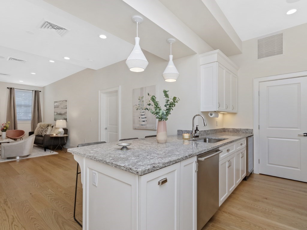 380 Bunker Hill # 102