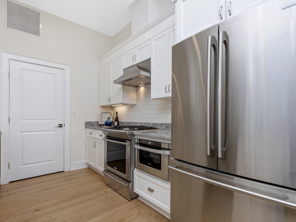 380 Bunker Hill # 102