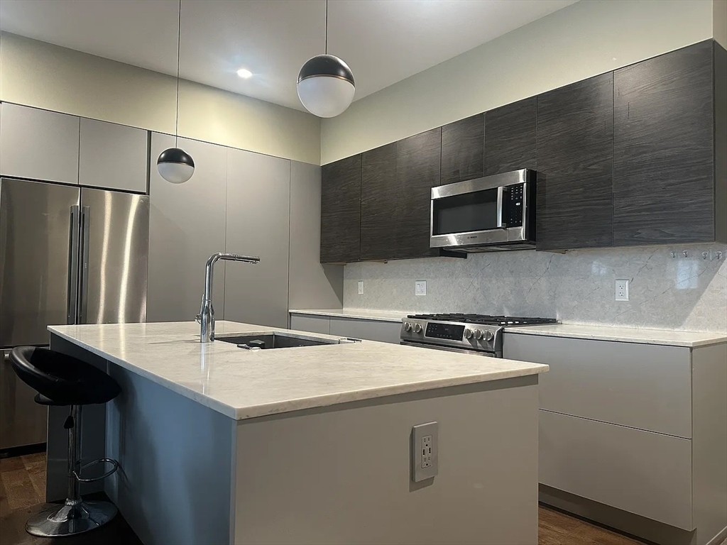 45 Burnett Street # 211