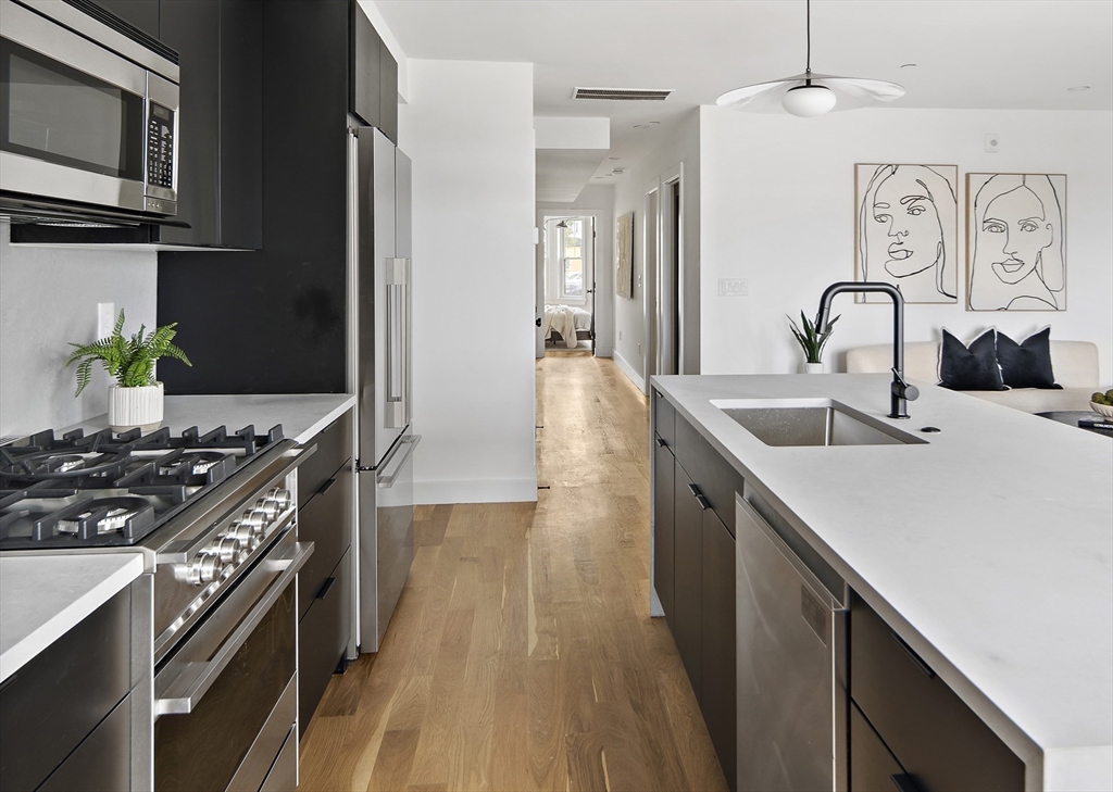 272 East Eagle St # 3