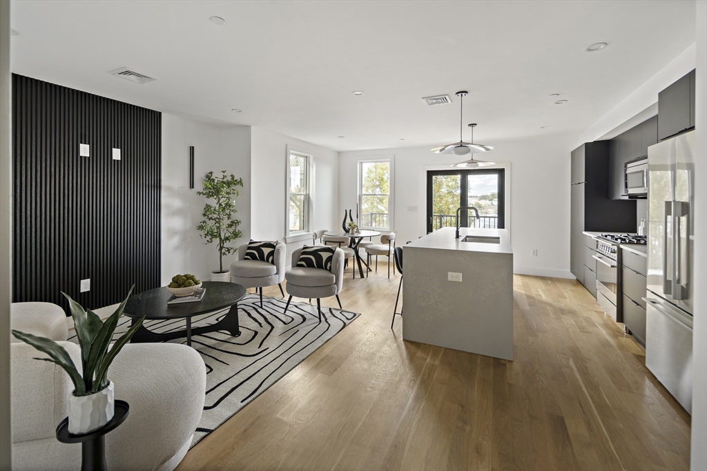 272 East Eagle St # 3