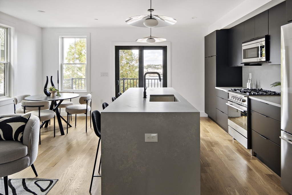 272 East Eagle St # 3