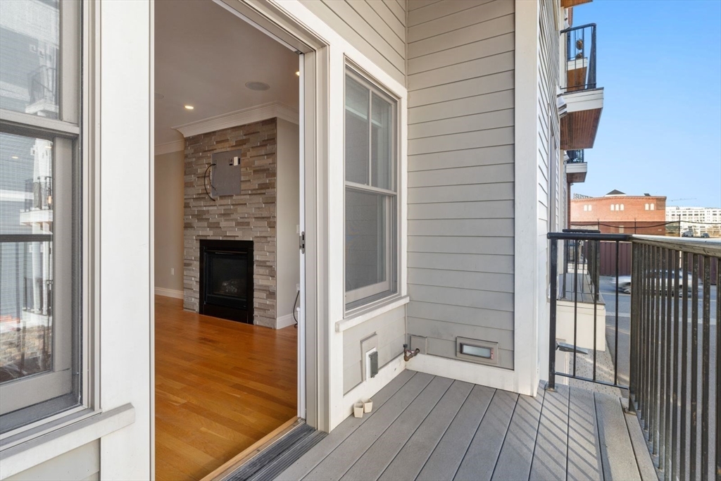 637 East 1st St # 103