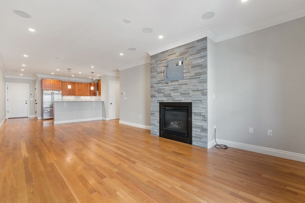 637 East 1st St # 103