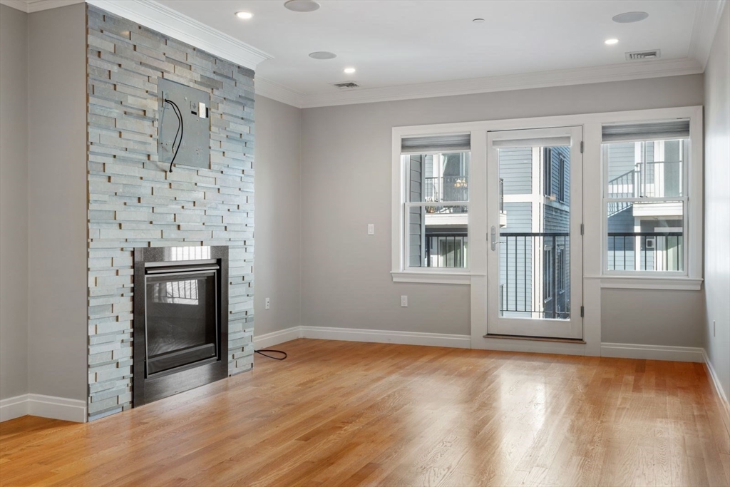 637 East 1st St # 103