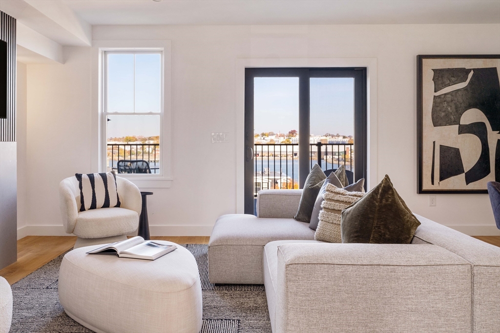 272 East Eagle St # 4