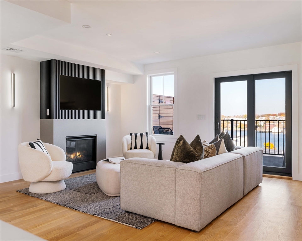 272 East Eagle St # 4