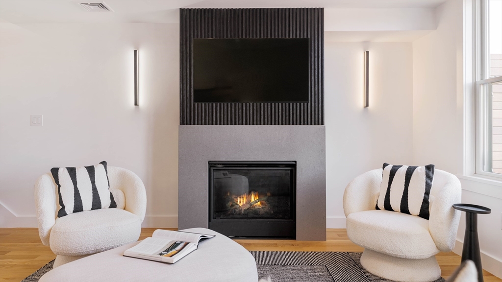 272 East Eagle St # 4