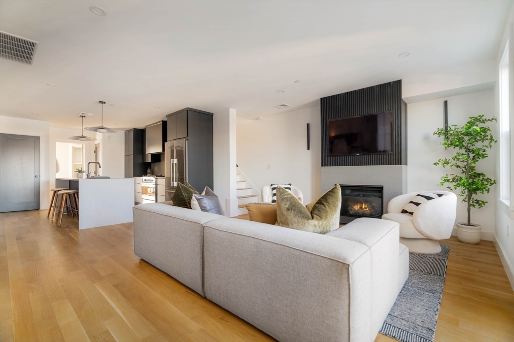 272 East Eagle St # 5