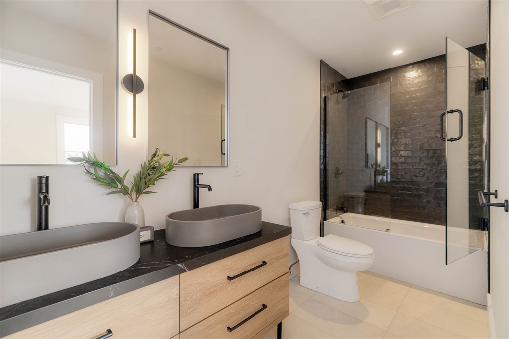 272 East Eagle St # 5