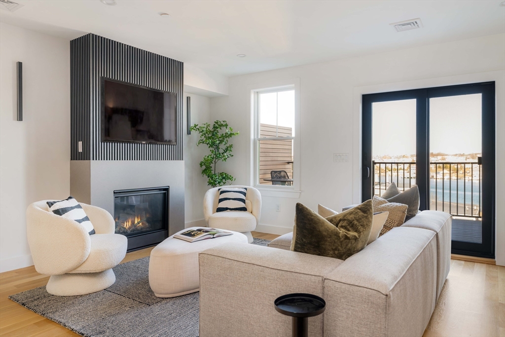 272 East Eagle St # 5