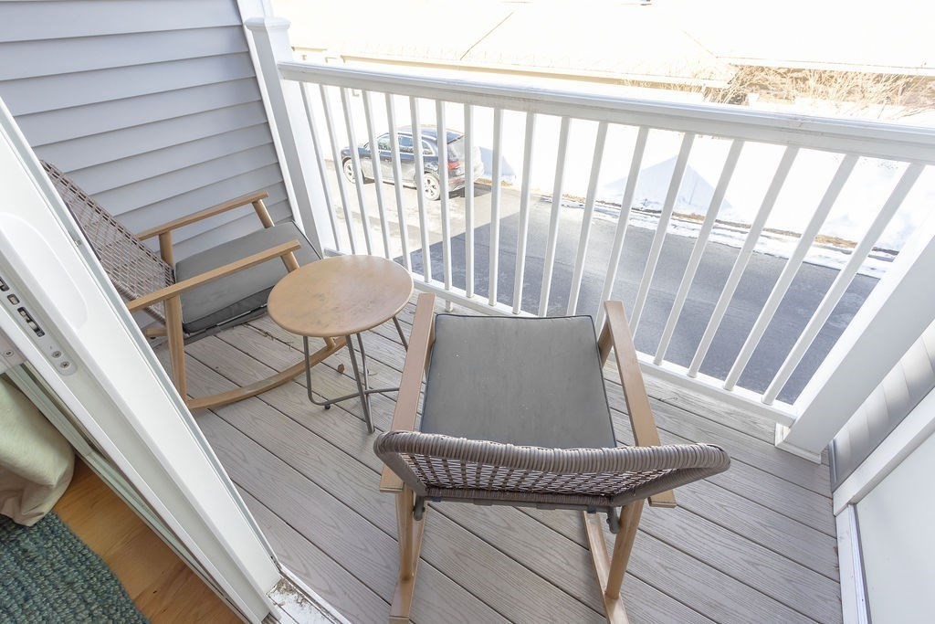 1093 Main St # 4