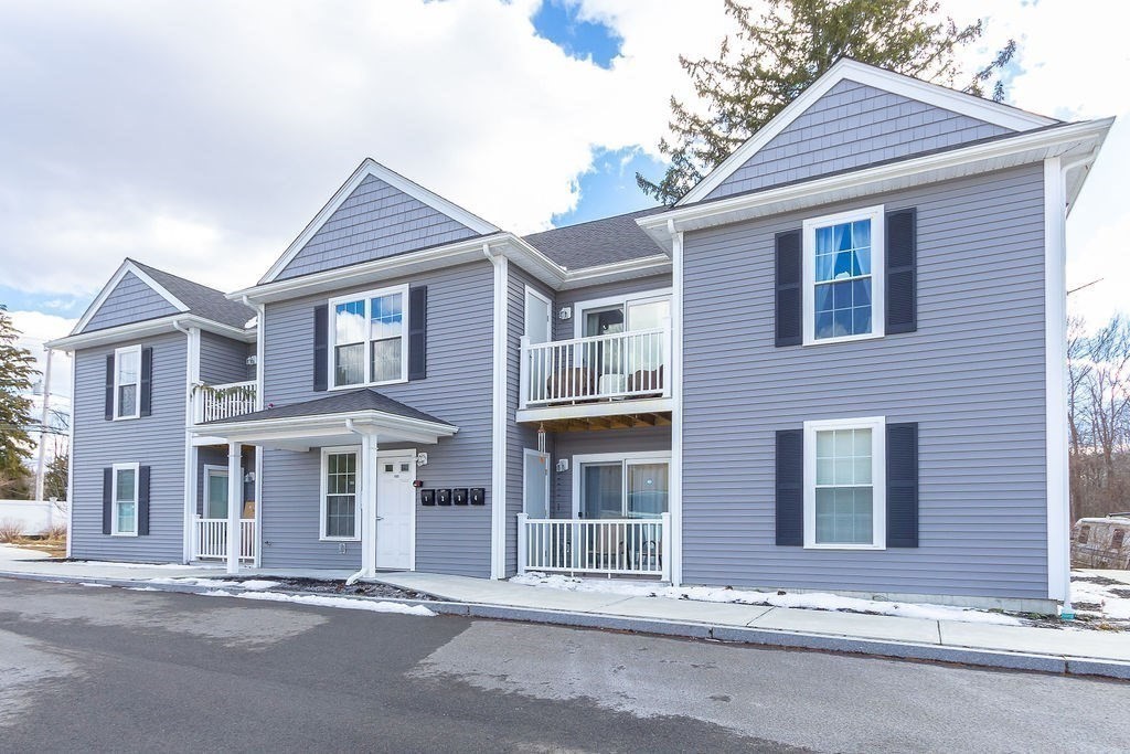 1093 Main St # 4
