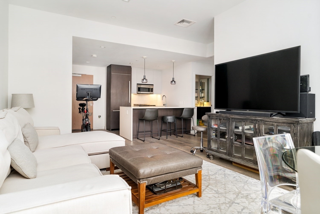 375 Canal St Unit: PH203