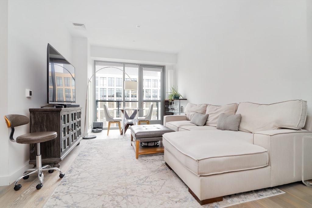 375 Canal St Unit: PH203