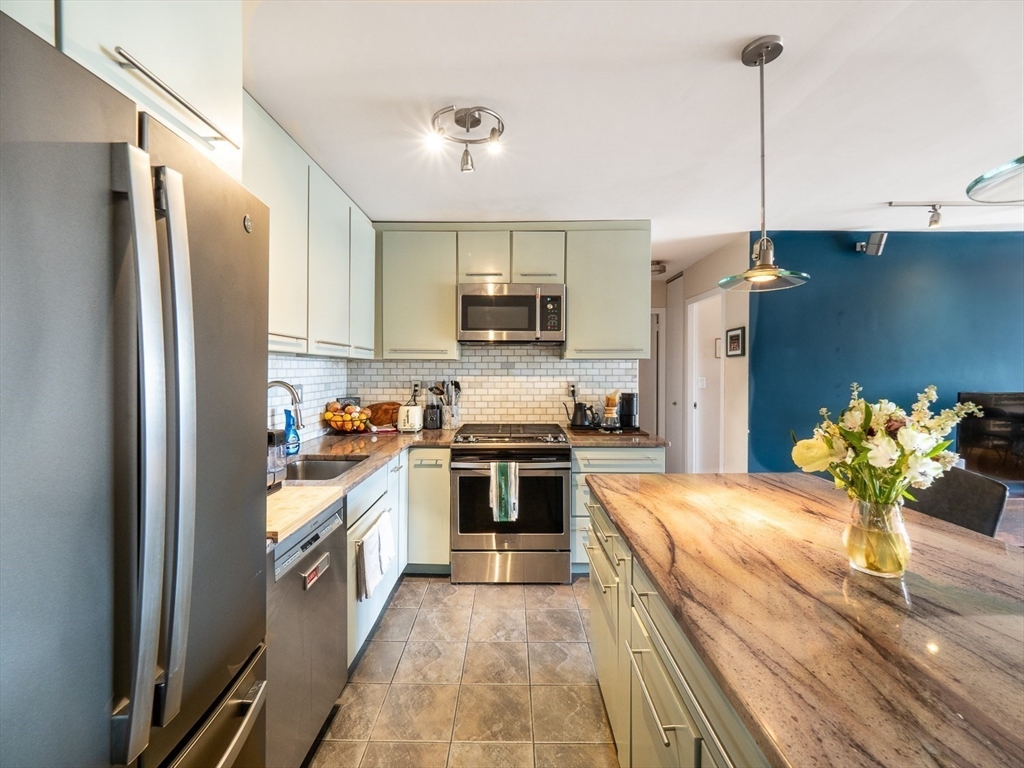 8 Whittier Place # 6C