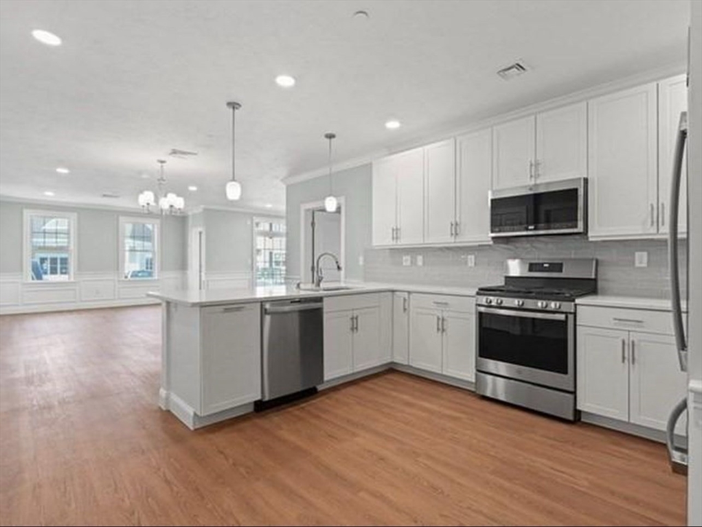 320 Middlesex Ave # A102