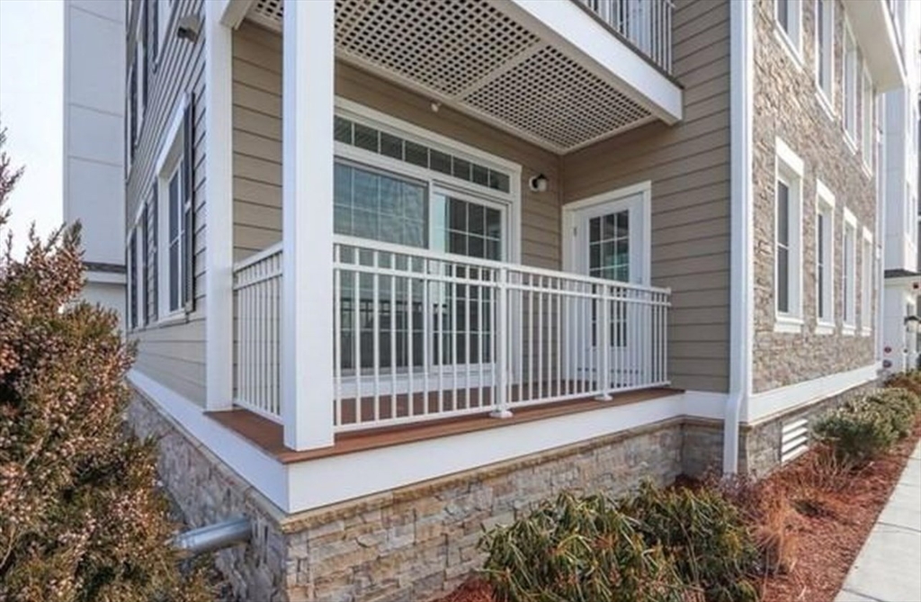 320 Middlesex Ave # A102