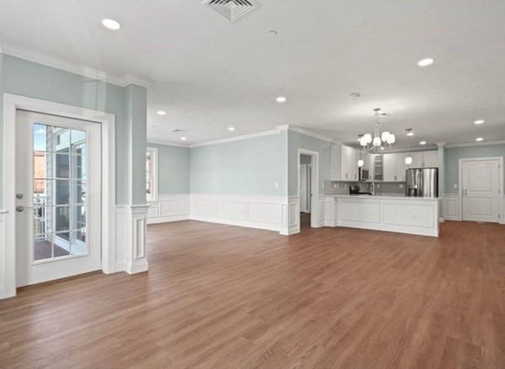 320 Middlesex Ave # A102