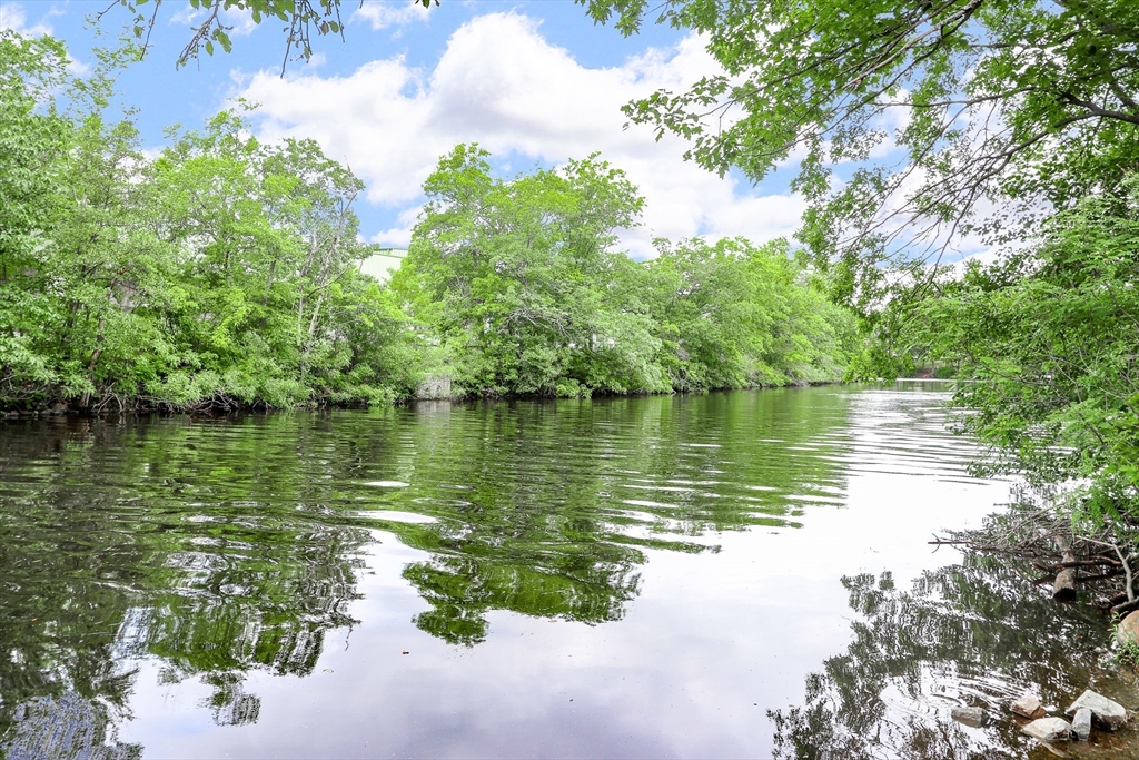 14 Riverside St # 1 Unit: 3-1