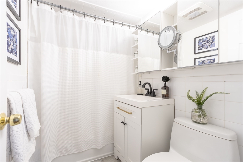 14 Riverside St # 1 Unit: 3-1