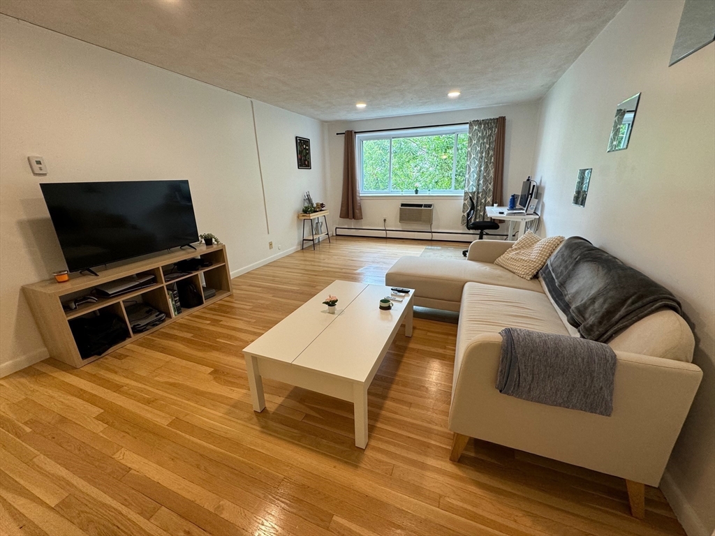 20 Radcliffe Road # 302