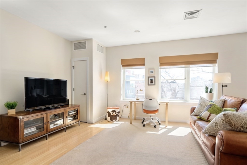 99 Chestnut Hill Ave # 321