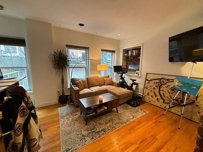 38 Charter Street # 3R