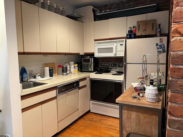 38 Charter Street # 3R