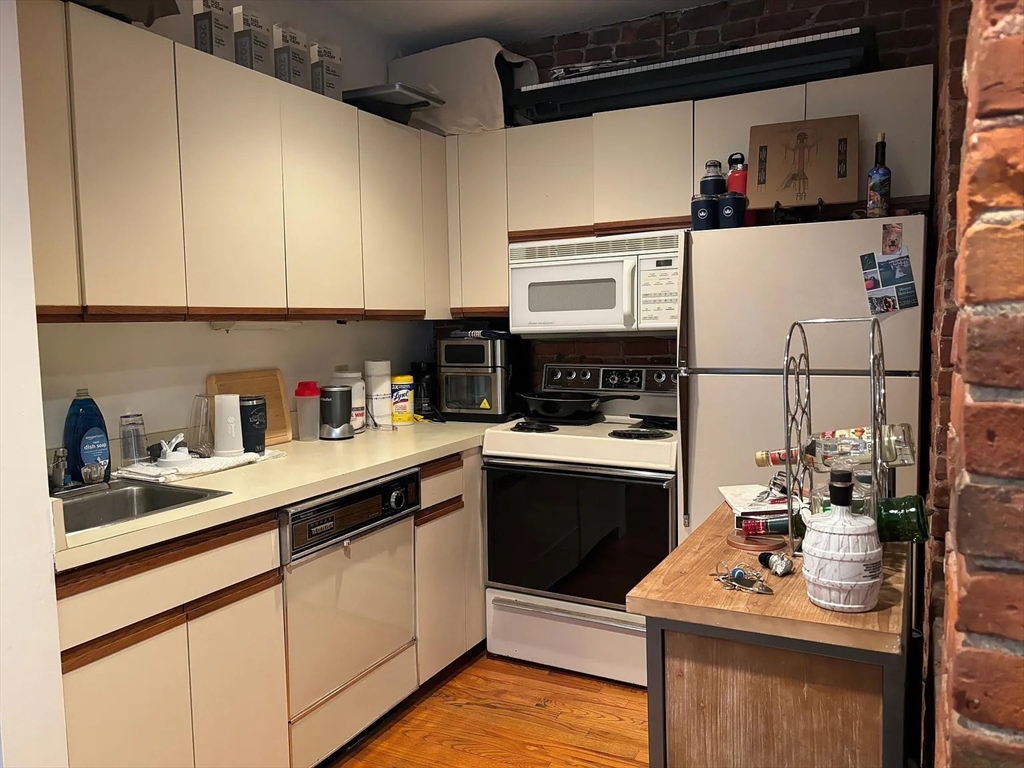 38 Charter Street # 3R