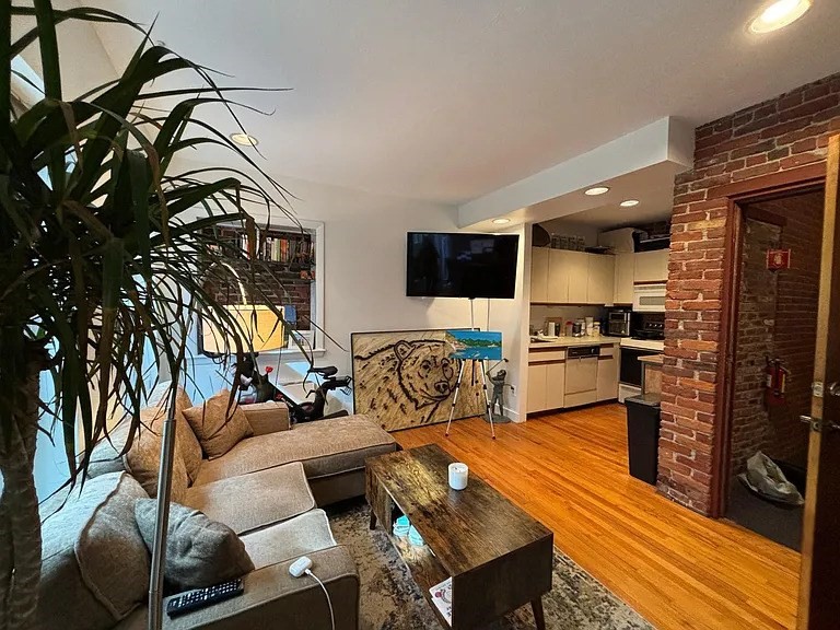 38 Charter Street # 3R