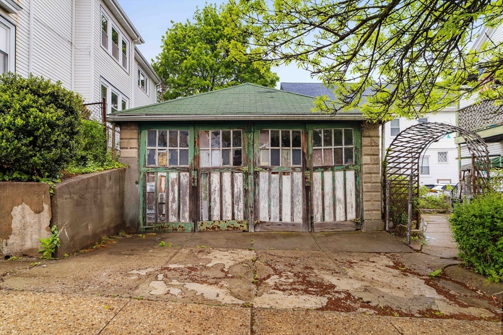 42-44 Ten Hills Road