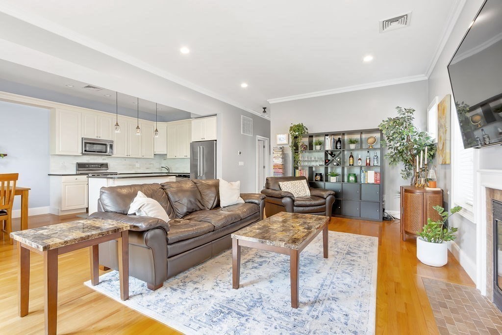 474 E 3rd # 2