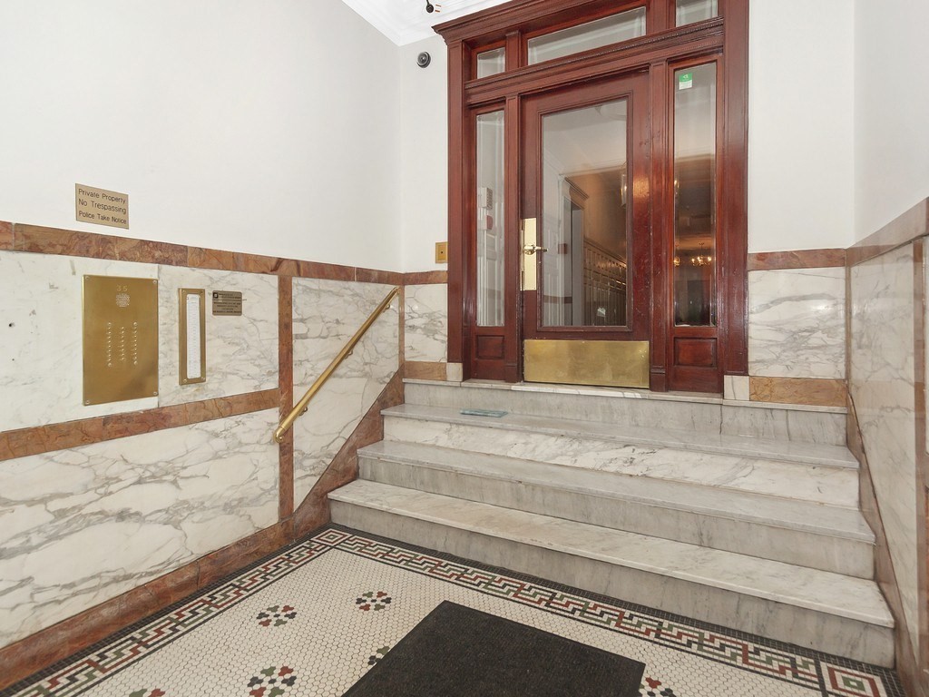 35 Queensberry St. # 10