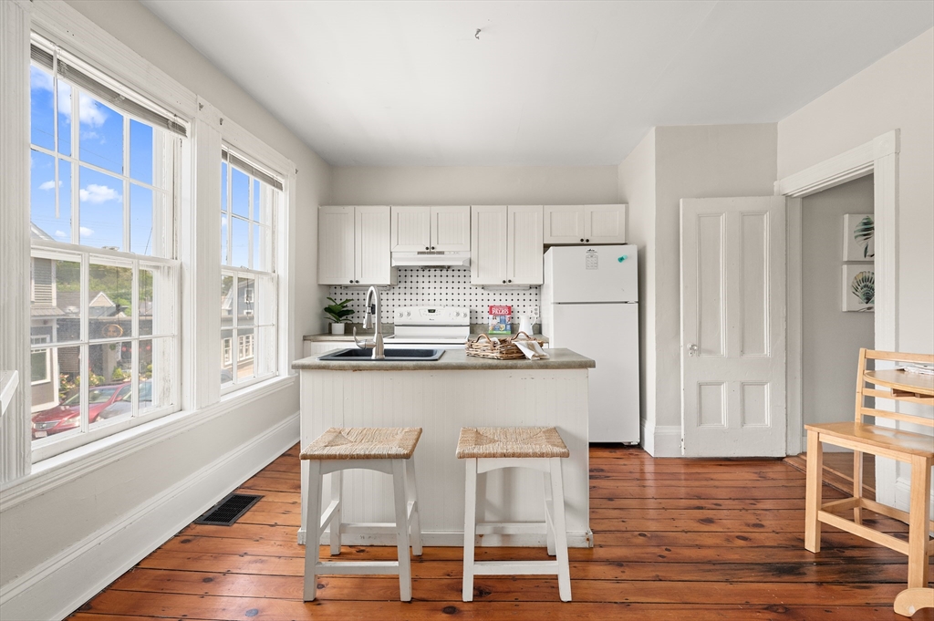 148-150 Pleasant St # 2, Marblehead Unit: 2