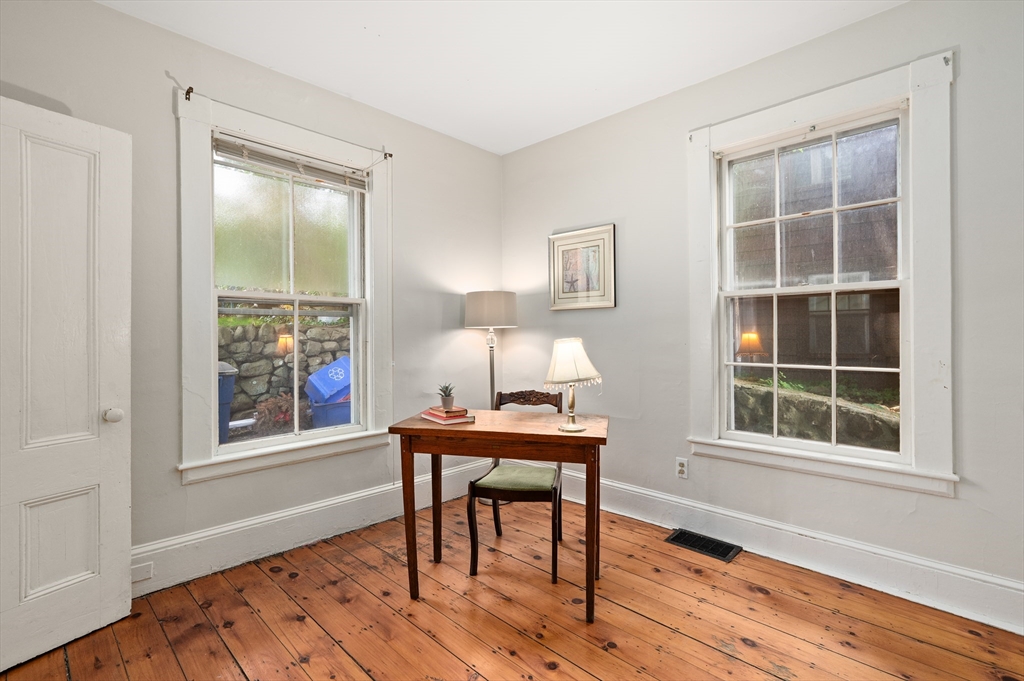 148-150 Pleasant St # 2, Marblehead Unit: 2