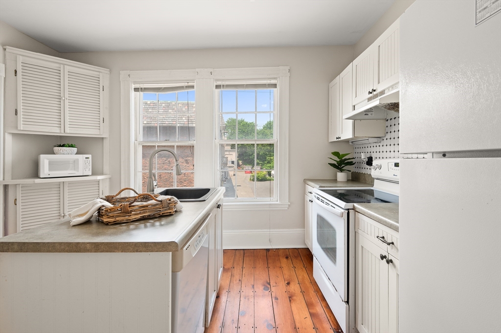148-150 Pleasant St # 2, Marblehead Unit: 2