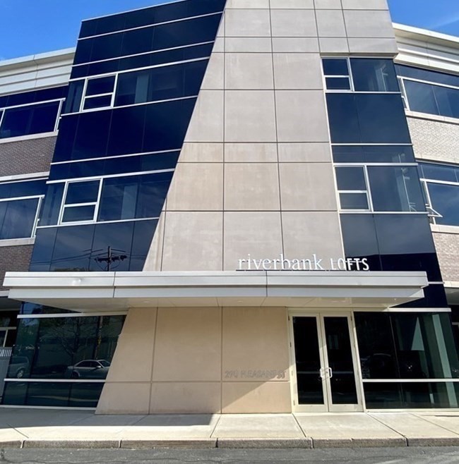 290 Pleasant St. # 318