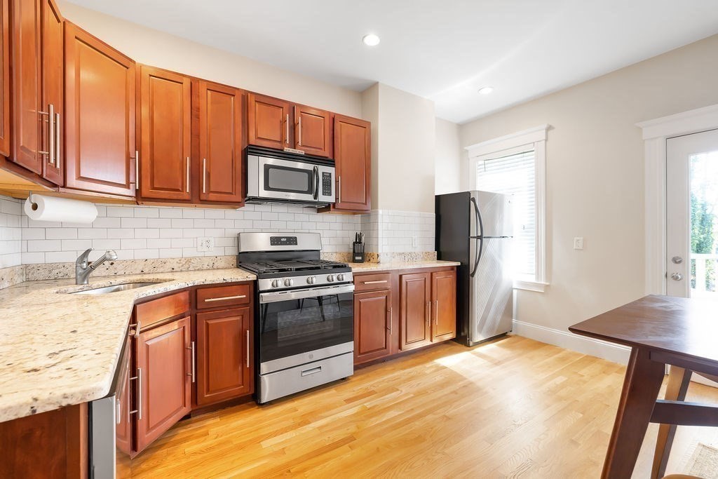 633 E 7th # 3