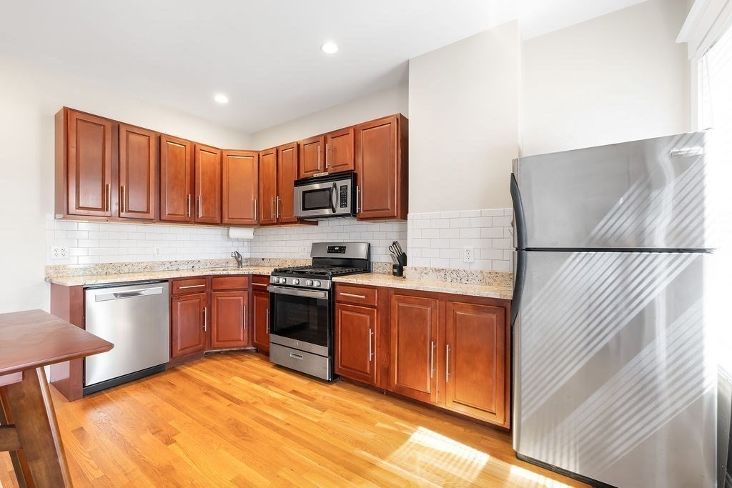 633 E 7th # 3