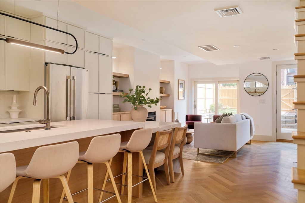 21 Wellington St # 1