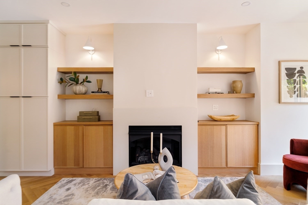 21 Wellington St # 1