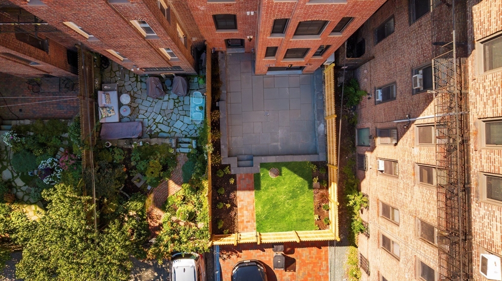 21 Wellington St # 1