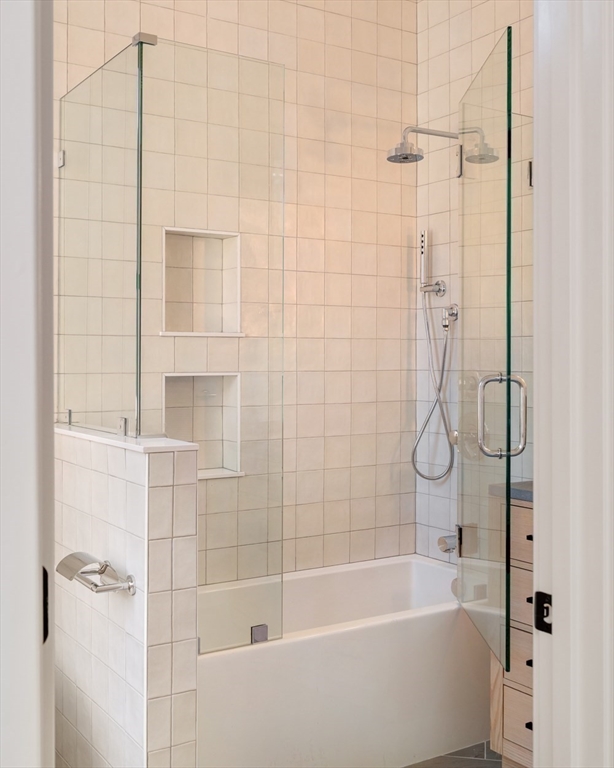 21 Wellington St # 1