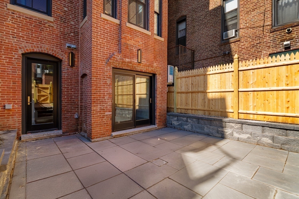 21 Wellington St # 1