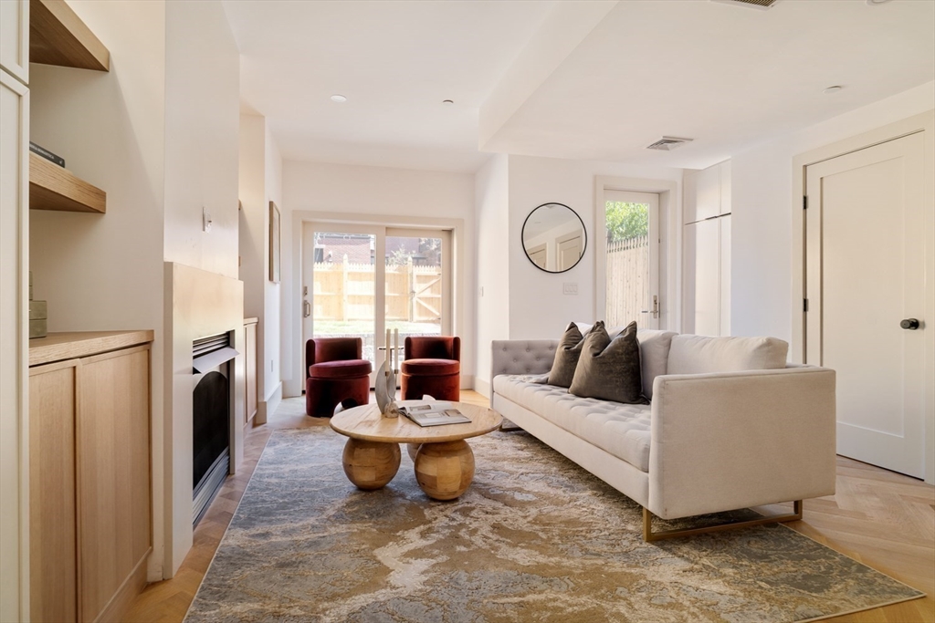 21 Wellington St # 1