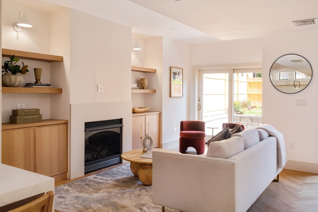 21 Wellington St # 1