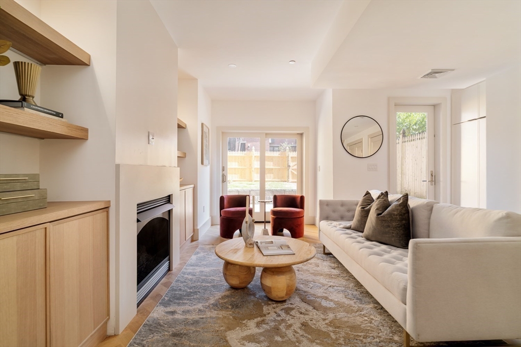 21 Wellington St # 1