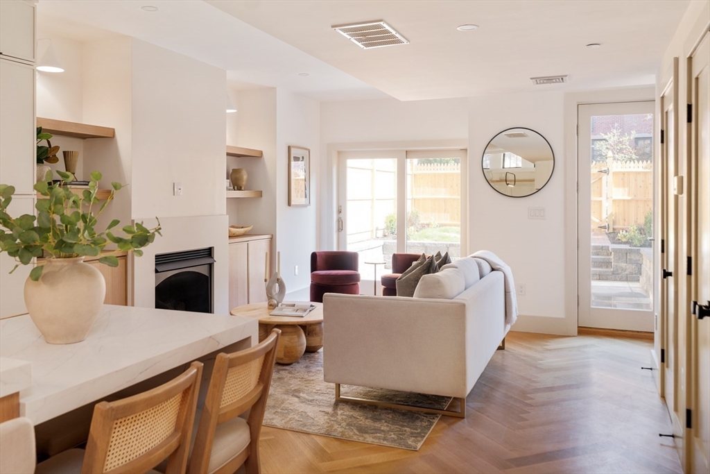 21 Wellington St # 1