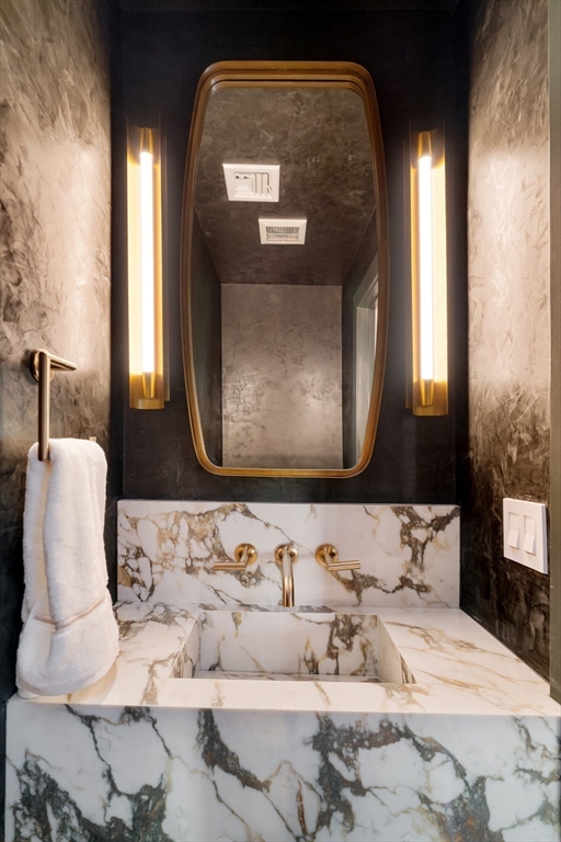 21 Wellington St # 1